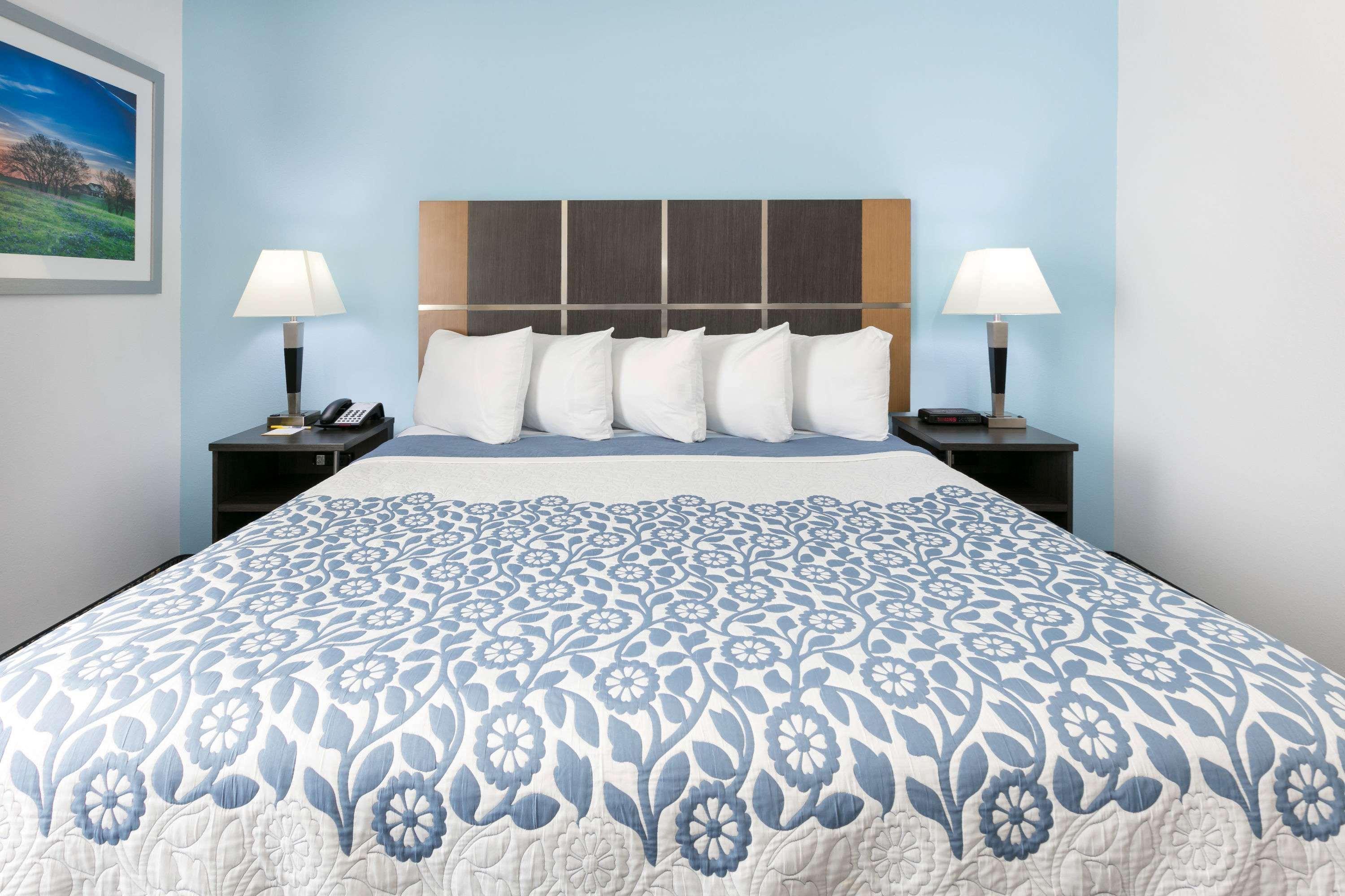 Days Inn & Suites By Wyndham Lubbock Medical Center Exteriér fotografie