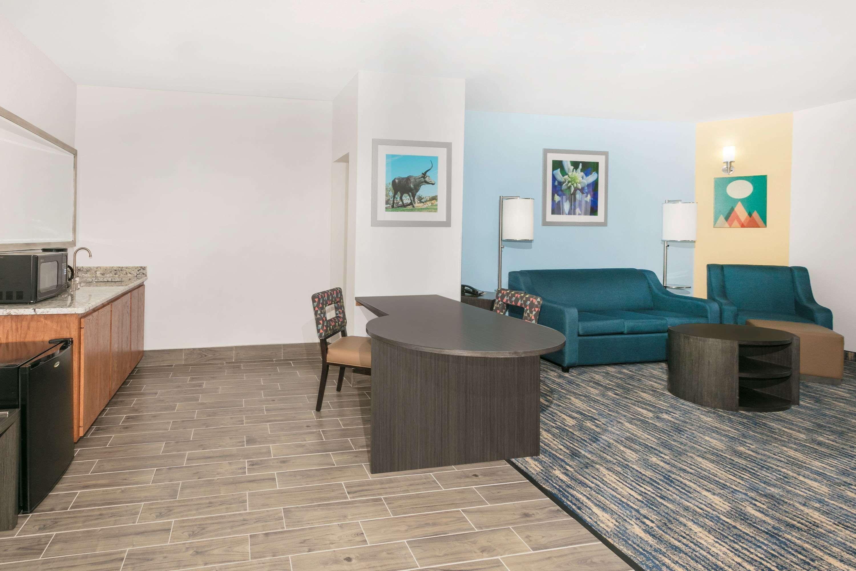 Days Inn & Suites By Wyndham Lubbock Medical Center Exteriér fotografie