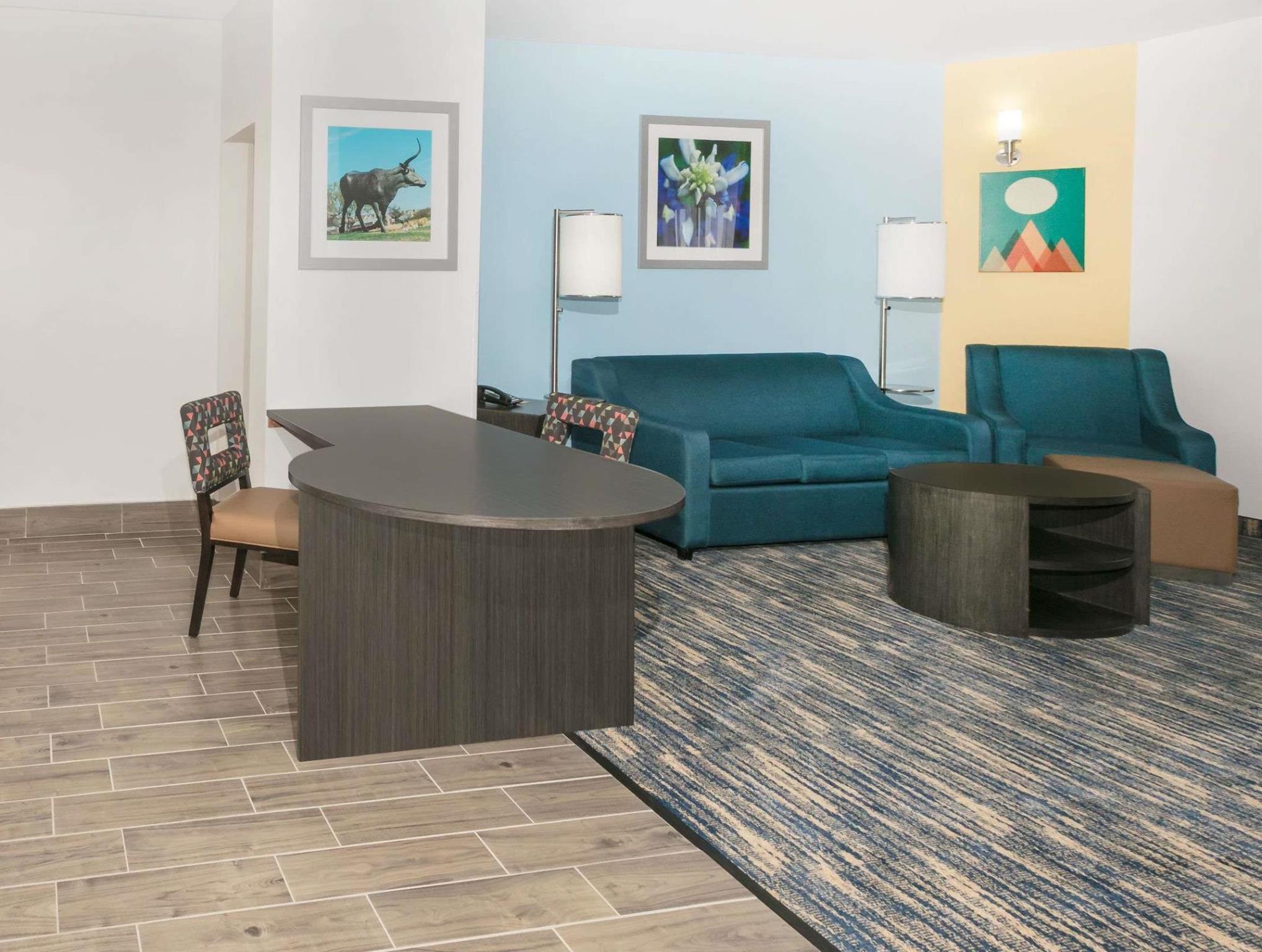 Days Inn & Suites By Wyndham Lubbock Medical Center Exteriér fotografie
