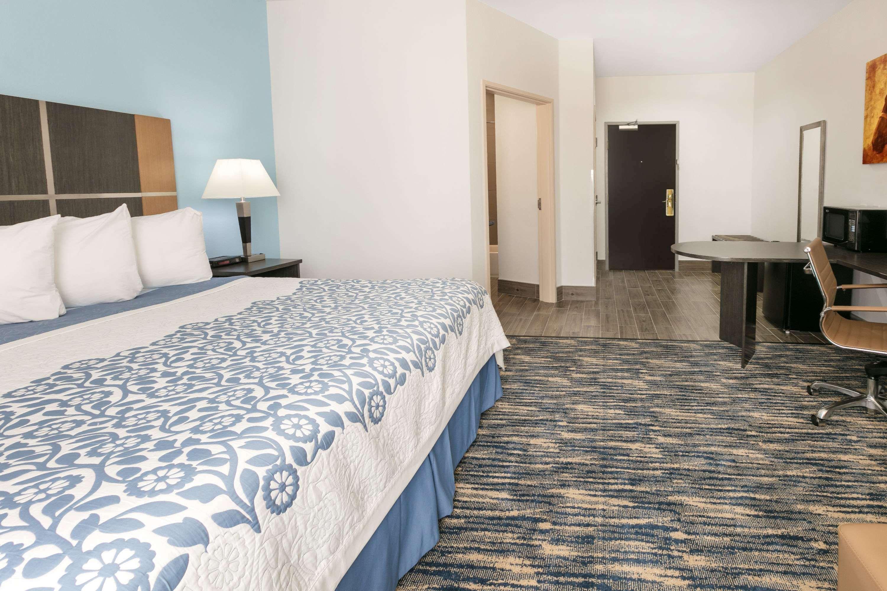 Days Inn & Suites By Wyndham Lubbock Medical Center Exteriér fotografie