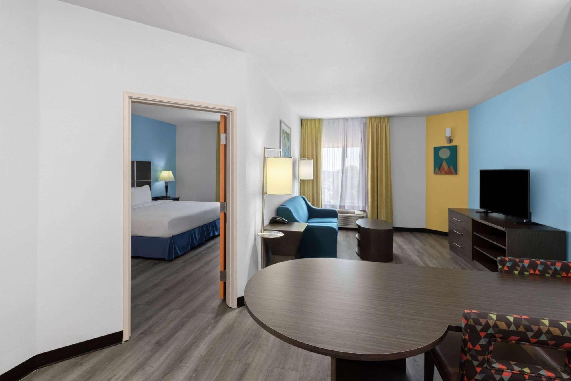 Days Inn & Suites By Wyndham Lubbock Medical Center Exteriér fotografie