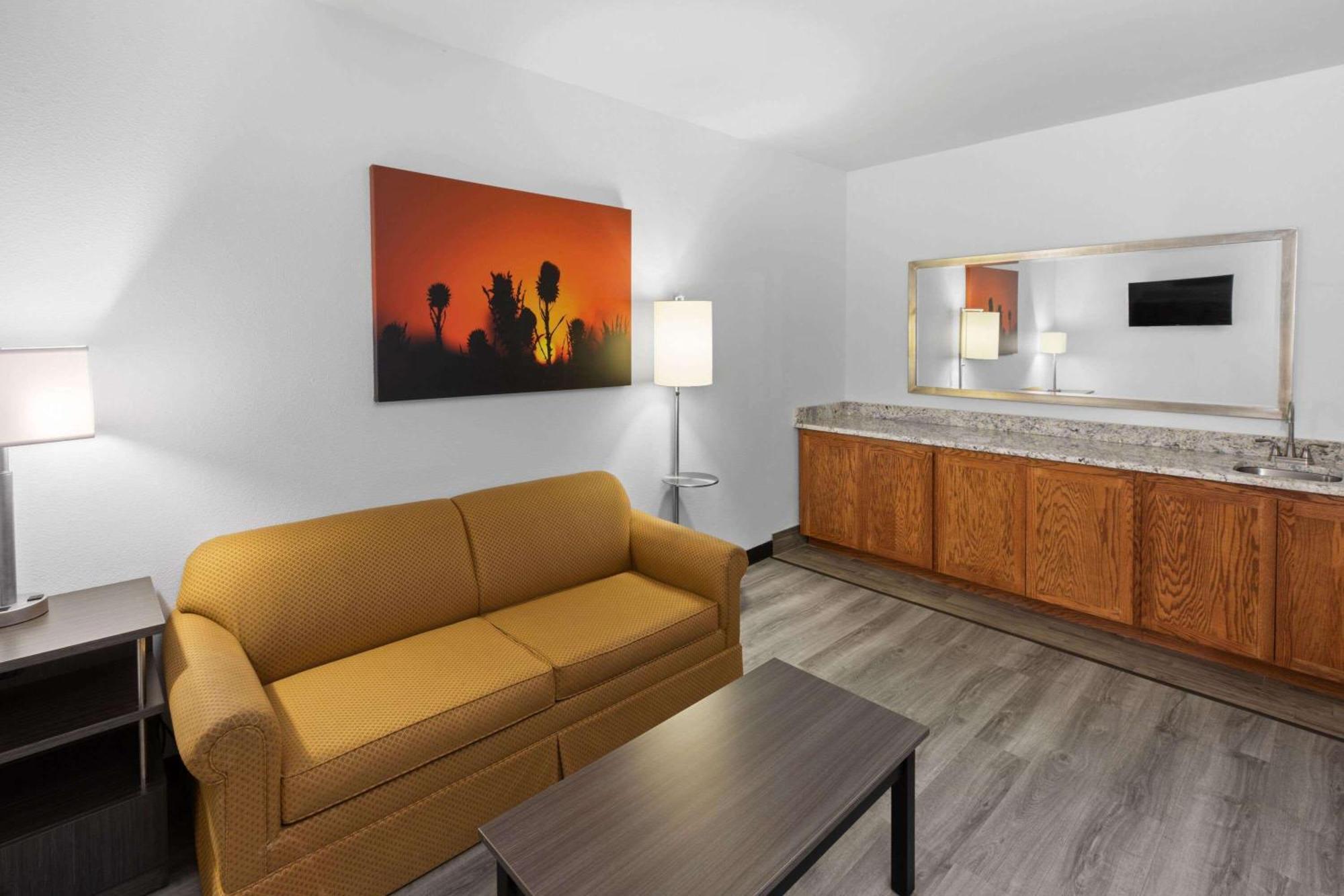 Days Inn & Suites By Wyndham Lubbock Medical Center Exteriér fotografie