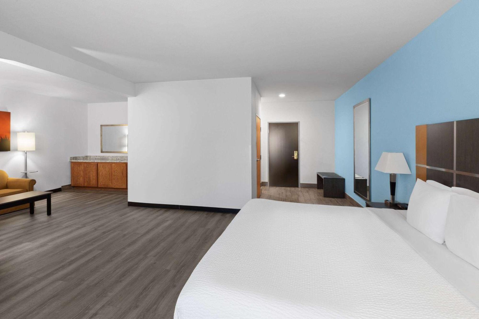Days Inn & Suites By Wyndham Lubbock Medical Center Exteriér fotografie