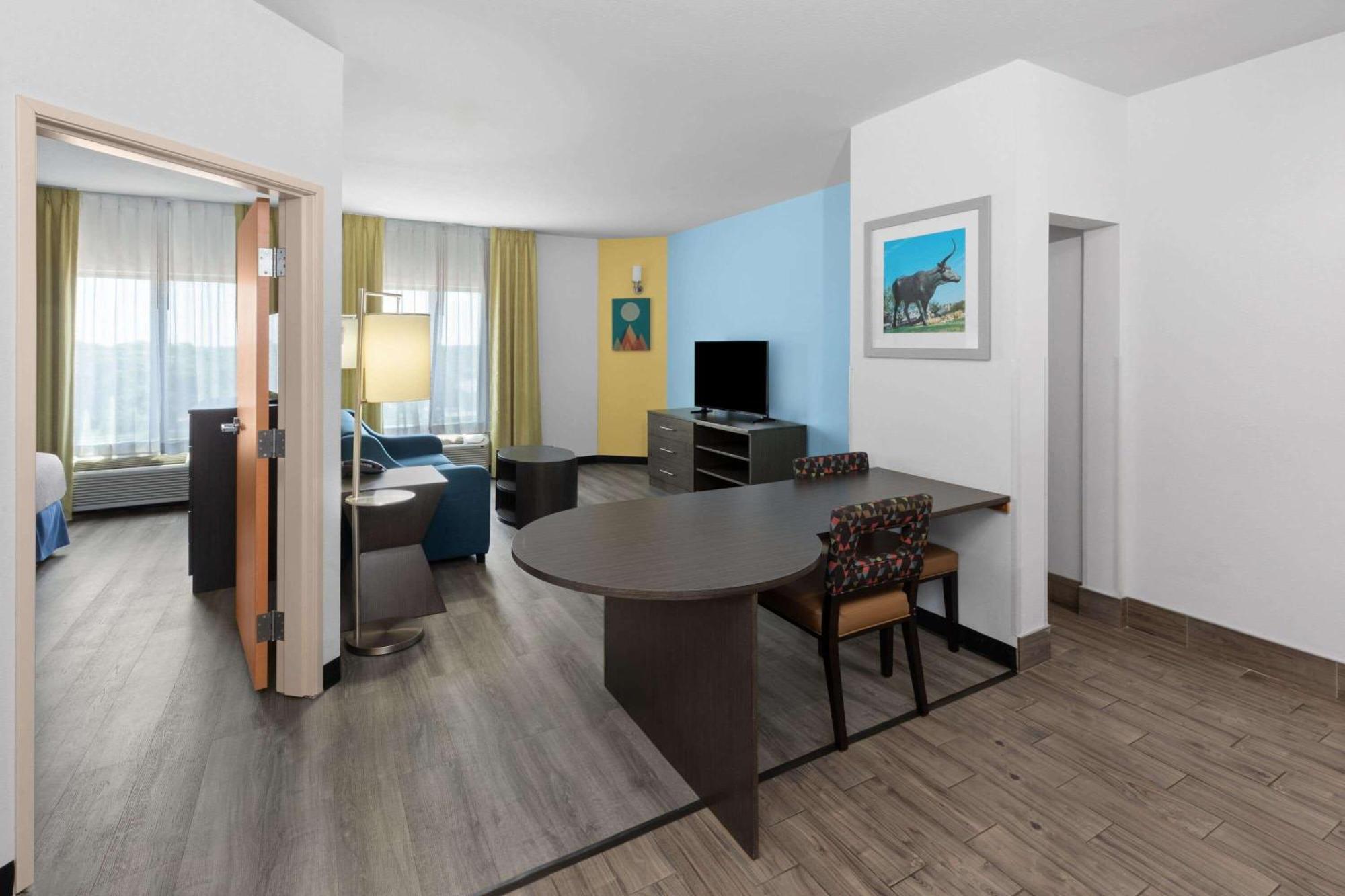Days Inn & Suites By Wyndham Lubbock Medical Center Exteriér fotografie