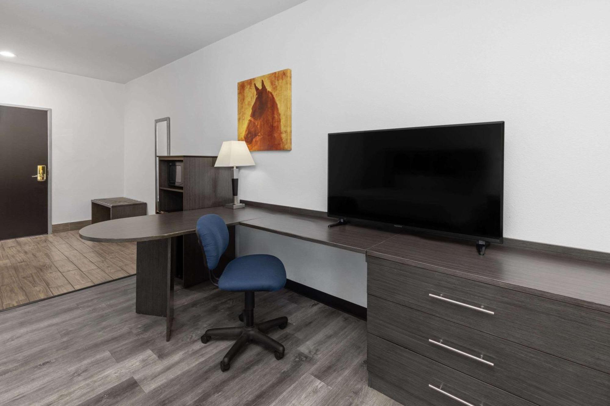 Days Inn & Suites By Wyndham Lubbock Medical Center Exteriér fotografie