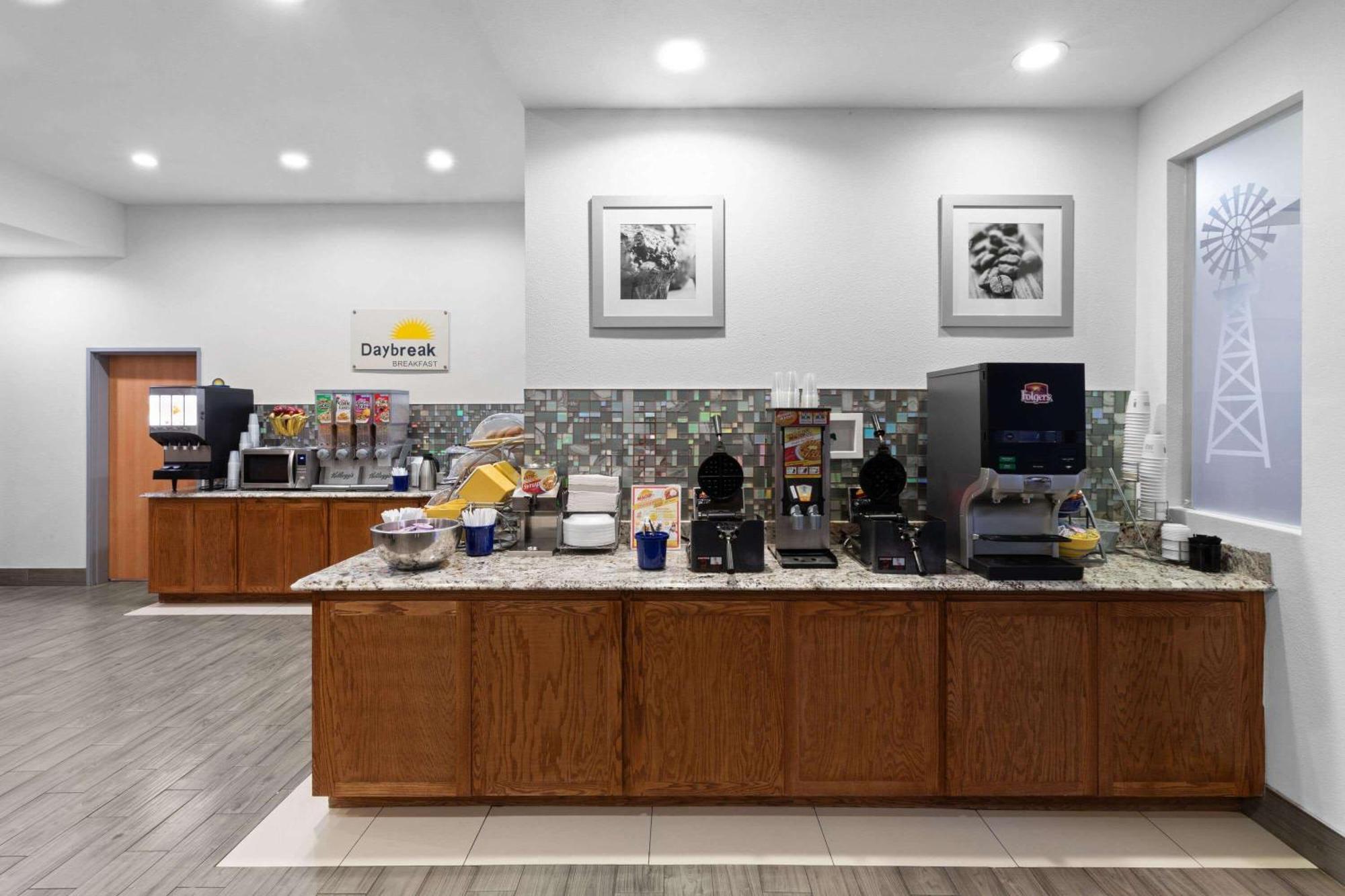 Days Inn & Suites By Wyndham Lubbock Medical Center Exteriér fotografie