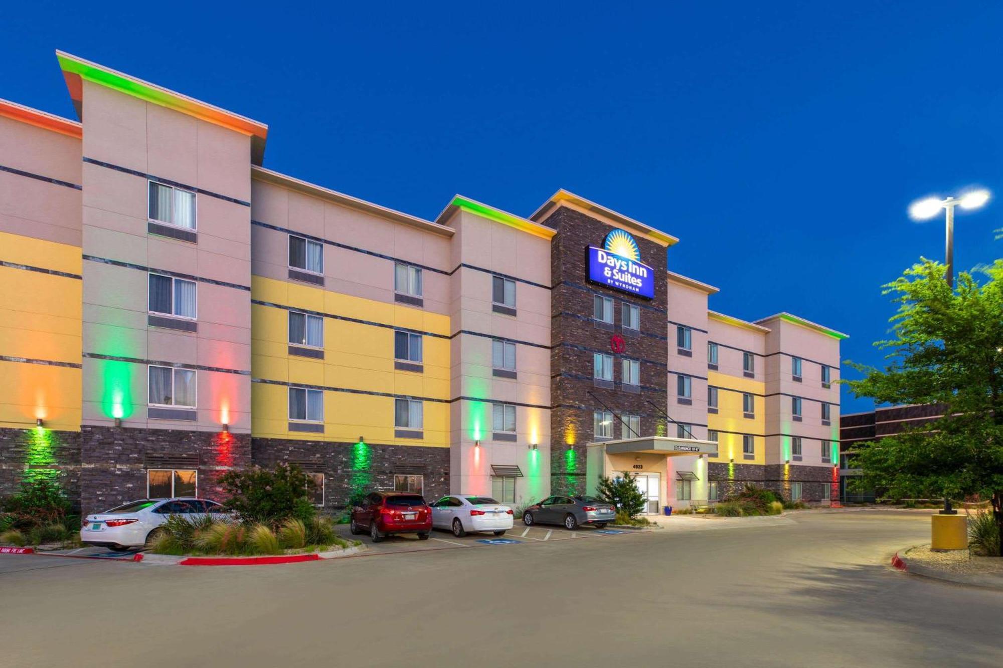 Days Inn & Suites By Wyndham Lubbock Medical Center Exteriér fotografie