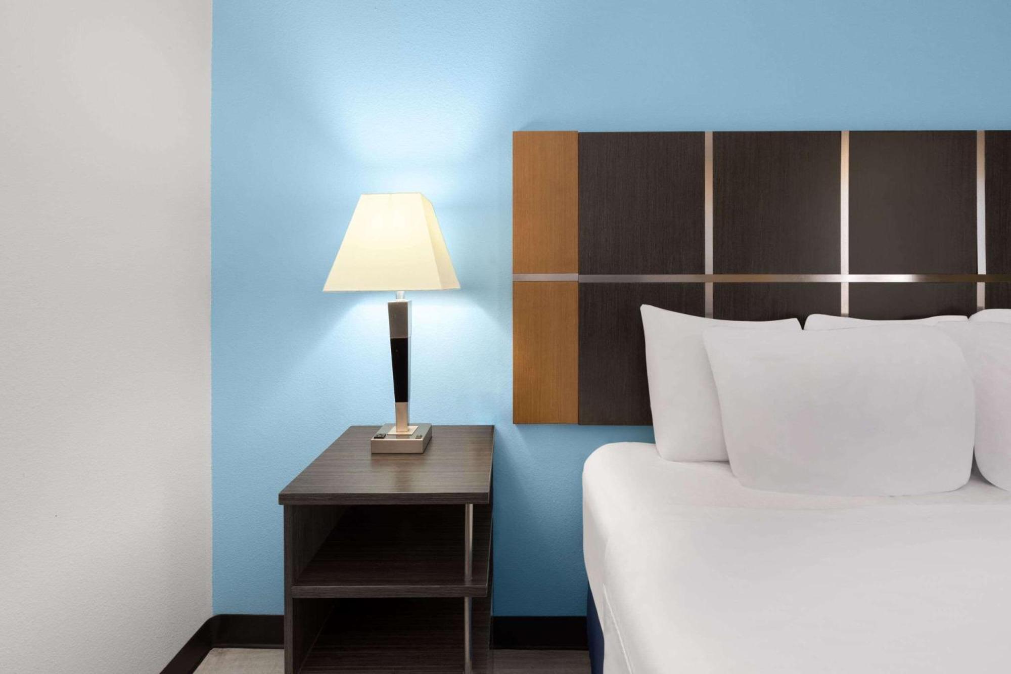 Days Inn & Suites By Wyndham Lubbock Medical Center Exteriér fotografie