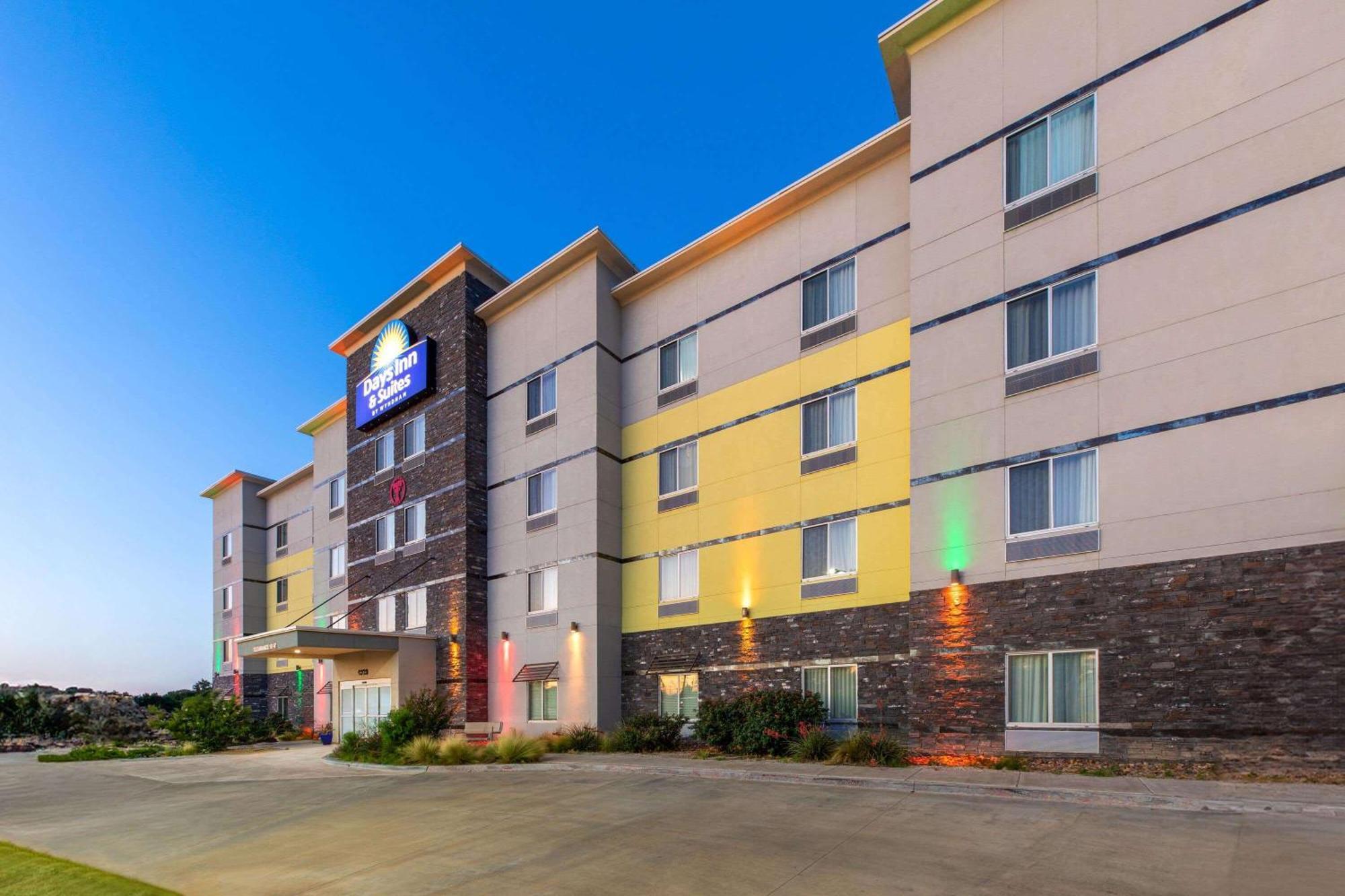 Days Inn & Suites By Wyndham Lubbock Medical Center Exteriér fotografie