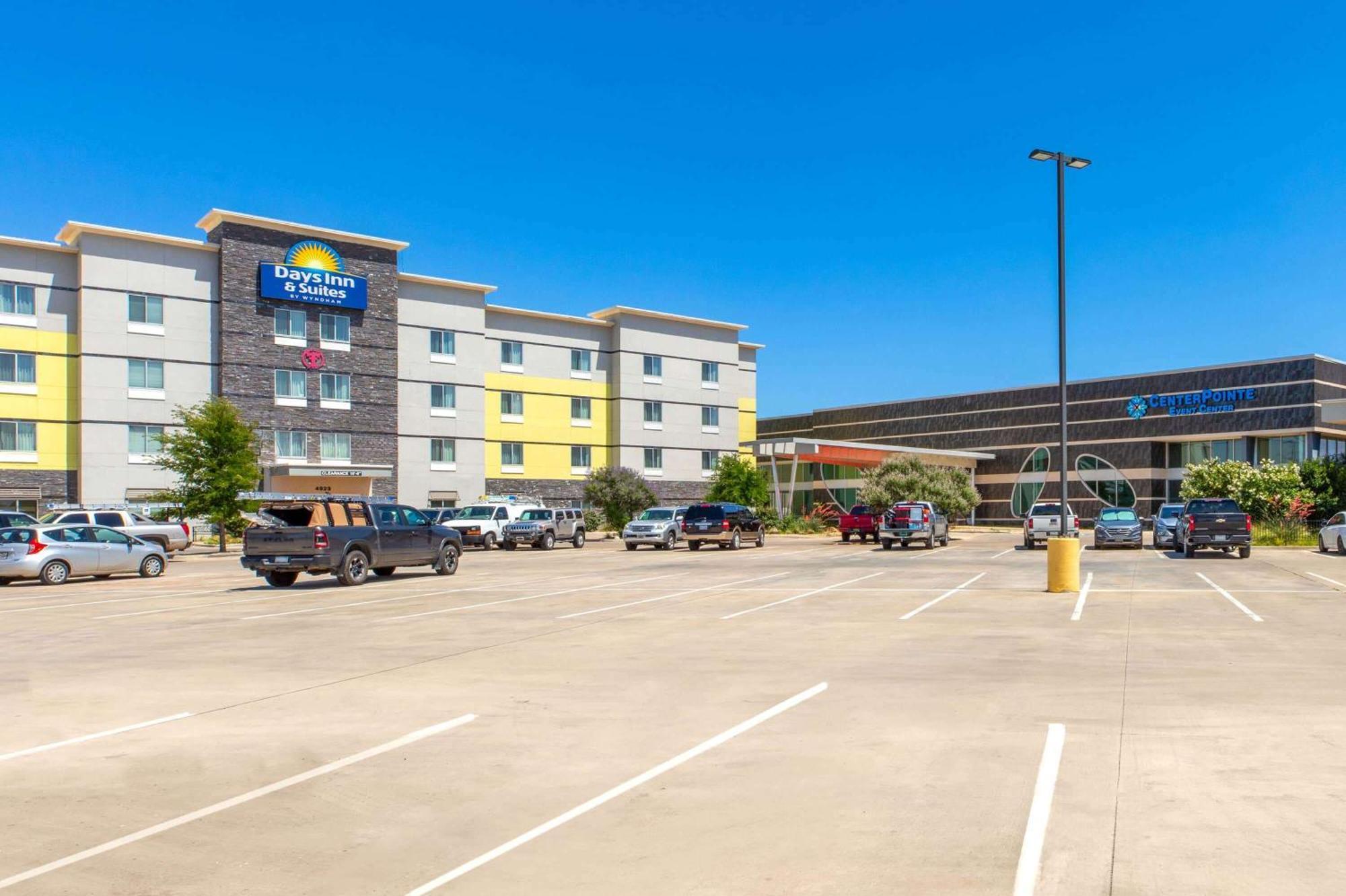 Days Inn & Suites By Wyndham Lubbock Medical Center Exteriér fotografie