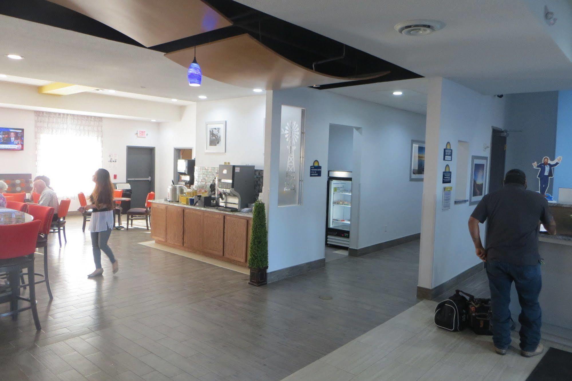 Days Inn & Suites By Wyndham Lubbock Medical Center Exteriér fotografie